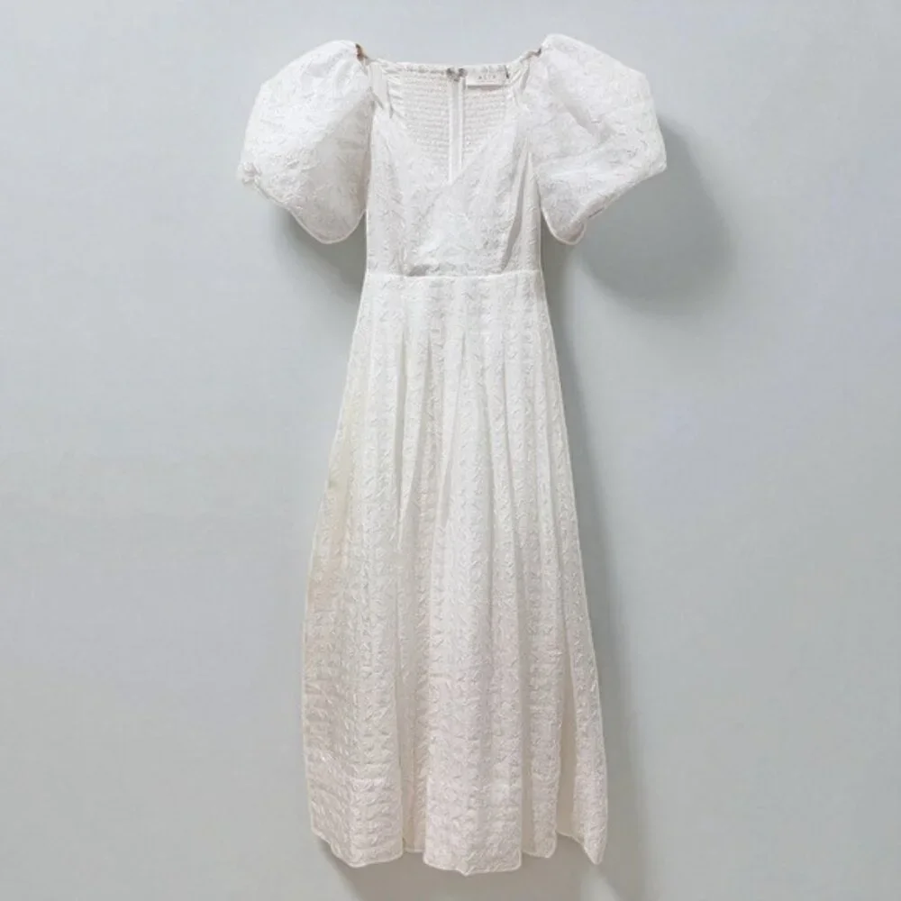NWT ASTR Linette Puff Sleeve Tonal Jacquard Midi Dress White One Size - Picture 2 of 9